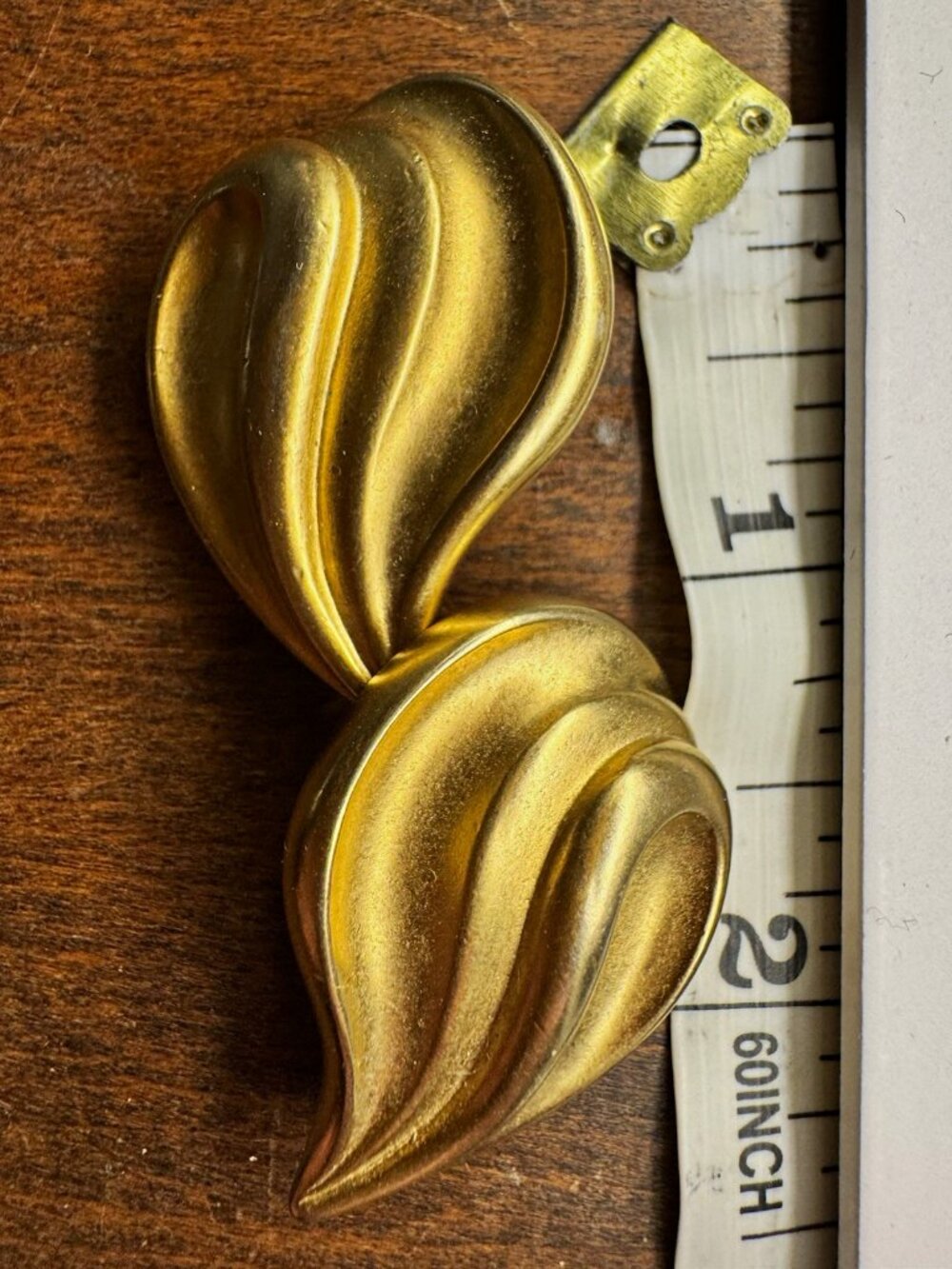 Vtg Fernando Originals FO Inc Matte Gold Swirl Statement Clip On Earrings 1980s